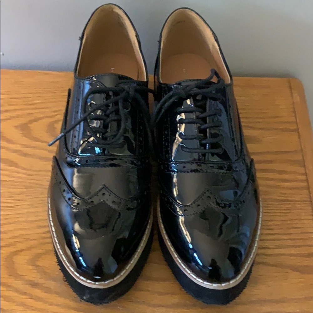 Steve Madden patent leather lace up shoes size 9.